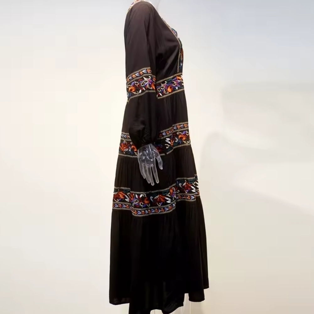 Chic Black Maxi Dress with Colorful Embroidery - Picture 11 of 15